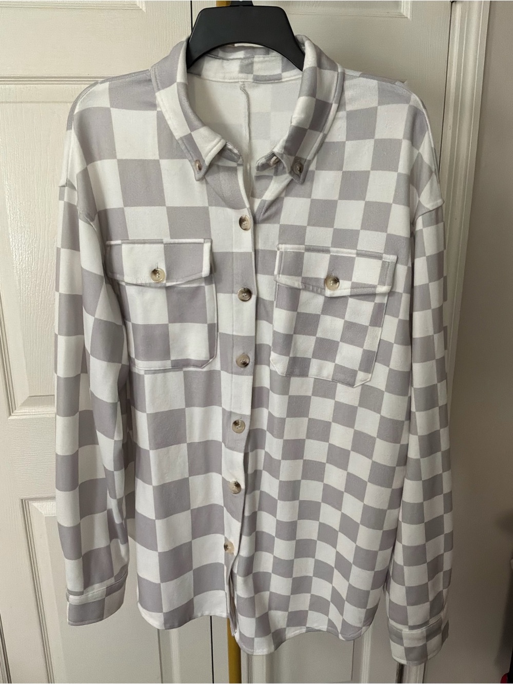 Checkered Button-Up Shirt in Light Gray & White XL